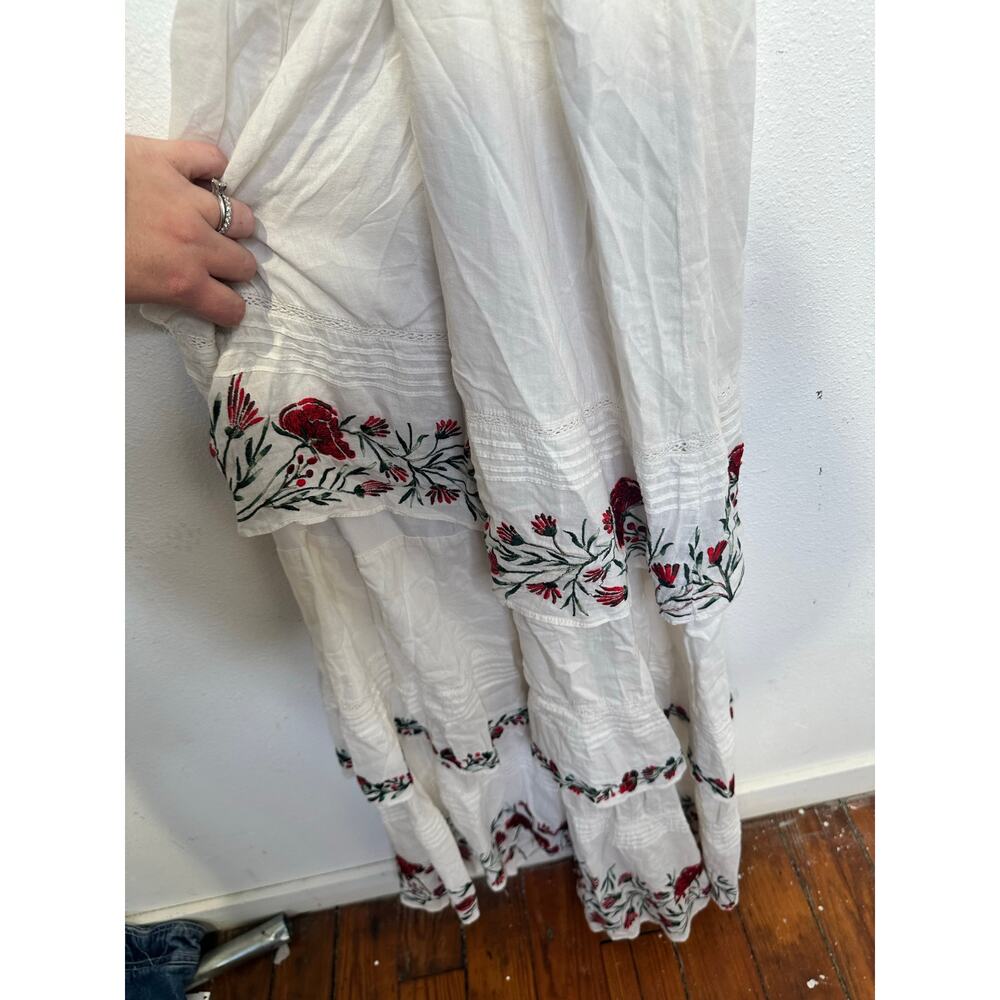 SAYLOR White Red Floral Embroidered Criss-Cross Back Tie Flowy Dress sz Medium - Picture 8 of 10